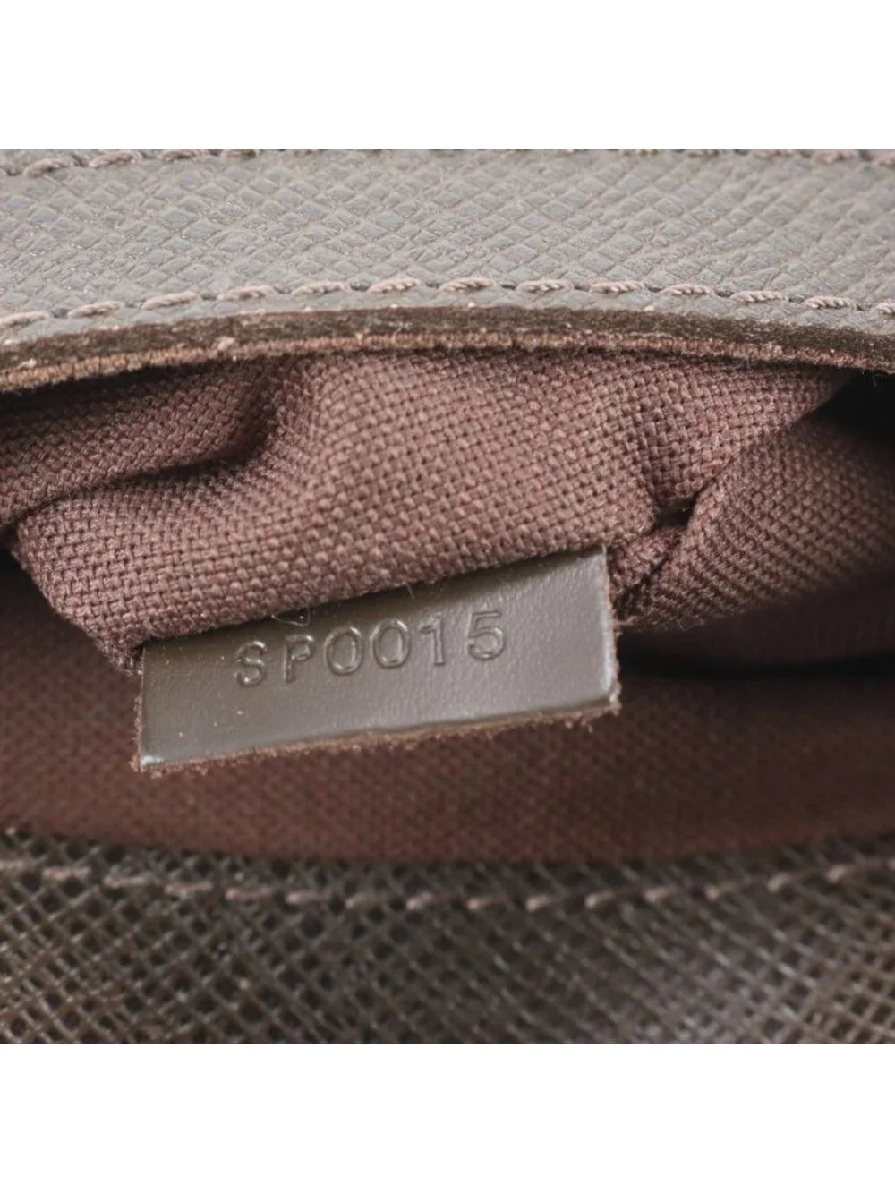 Louis Vuitton Taiga Sayan Leather Shoulder Bag Crossbody Messenger Business